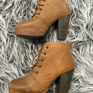 🔥BUNDLE 2/$12🔥Steve Madden Tan Heeled Boots